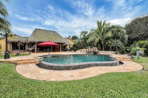 8813 Wendy Ln, West Palm Beach FL  33411-6522 exterior