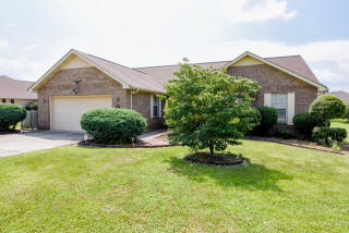 2294 Willingham Ln, Maryville, TN 37803-2688