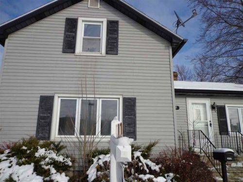 409 Waupaca St, New London, WI 54961-1235