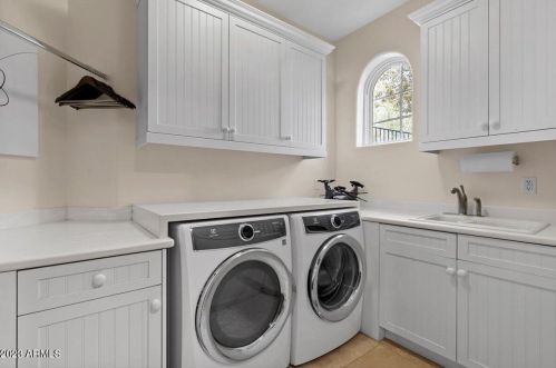 8038 38th Pl, Phoenix AZ  85042-9621 exterior