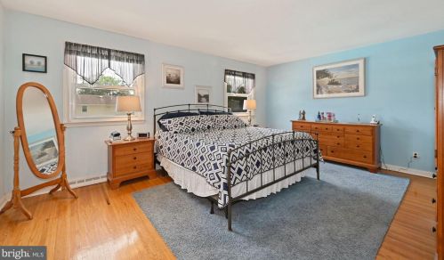 210 Wayne Dr, Riverton NJ  08077-3843 exterior
