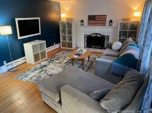 81 Colony Rd, Wapping, CT 06074-2401