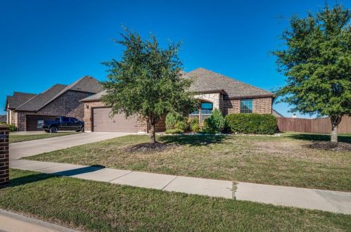 3210 Meadow Ridge Dr, Midlothian, TX 76065-1359