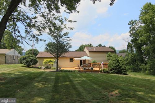 916 Susan Cir, West Enola PA  17025-1830 exterior