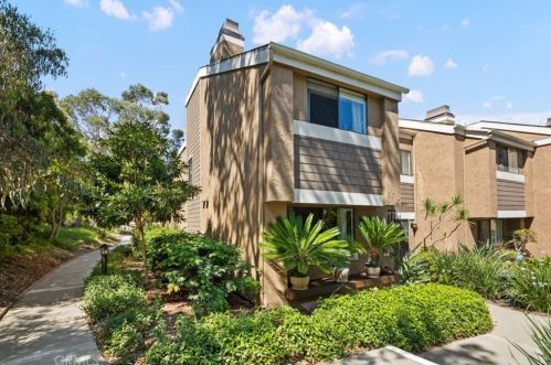 2 Moonrise Ct, Newport Beach, CA 92663-2103