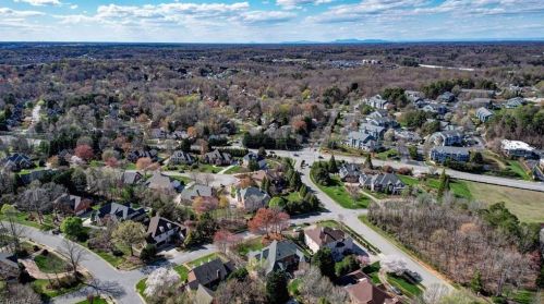 2002 Rockglen Ln, Greensboro NC  27410-2169 exterior