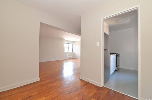 82-39 134th St, Jamaica, NY 11435-1511