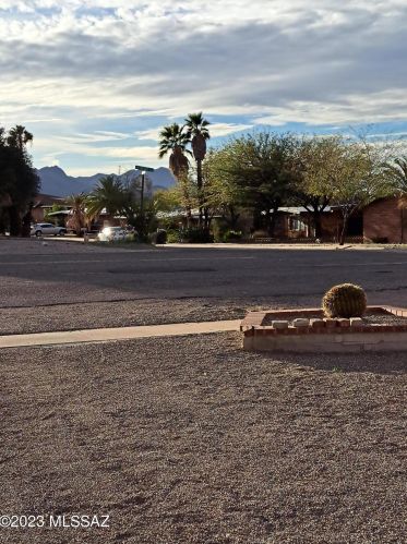 730 Camino Santiago, Tucson, AZ 85745-2102