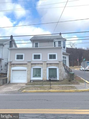 184 Pottsville St, Lykens, PA 17048-1652