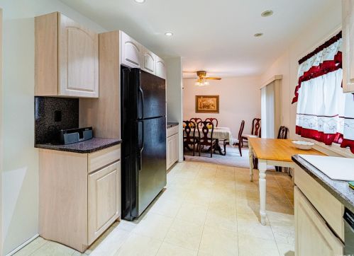 11 Garden St, Holtsville NY  11742-1408 exterior