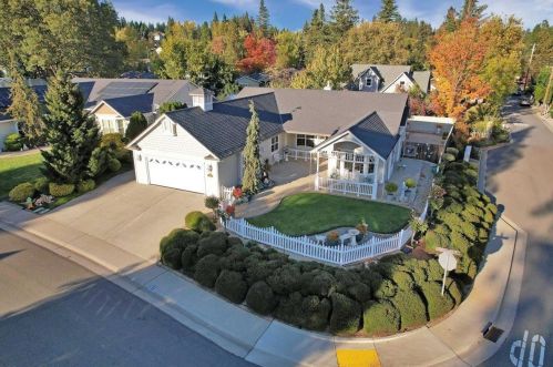 125 Scotia Pne Cir, Grass Valley CA  95945-5418 exterior