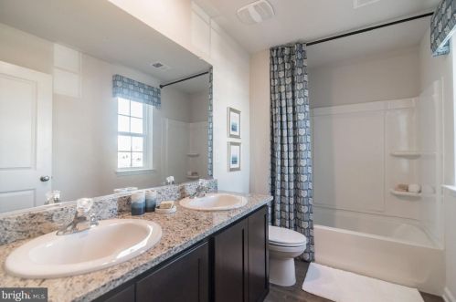 179 Winifred Dr, Hanover PA  17331 exterior