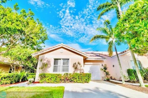 231 Coral Trace Cir, Delray Beach, FL 33445-3616