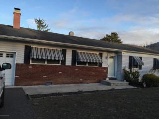 608 Karen Ln, Bricktown, NJ 08724-1218
