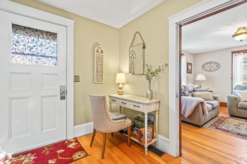 37 Russell St, Nashua, NH 03060-4101