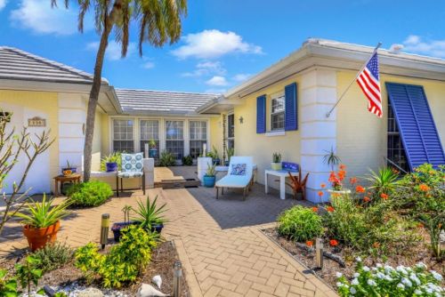 131 Tahiti Rd, Marco Island, FL 34145-3945