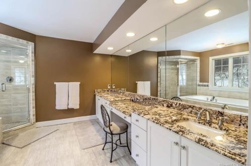 5 Mudry Farm Rd, Brookfield Center CT  06804-3541 exterior