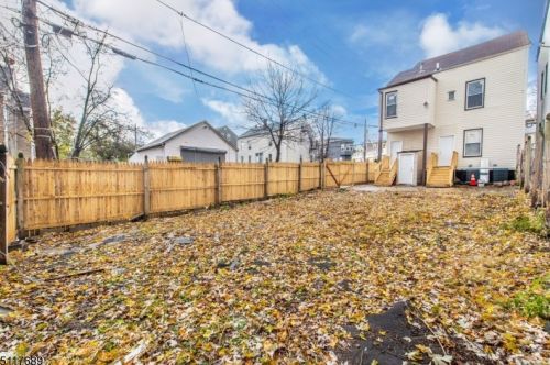 122 Main St, Paterson, NJ 07505-1023