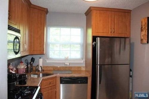 1362 Oxford St, Mahwah NJ  07430-3260 exterior