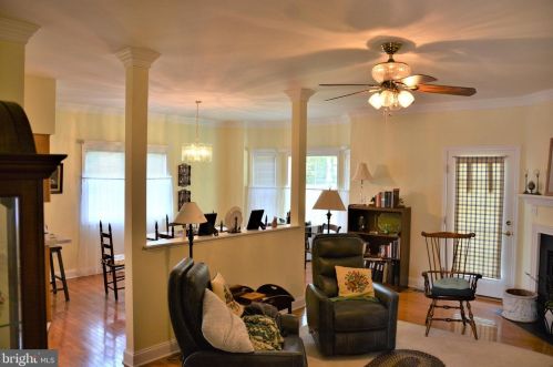 140 Donna Dr, Woodstock VA  22664-1146 exterior