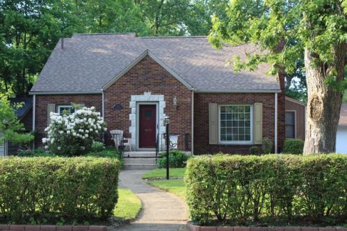 703 Colonial Blvd, Canton, OH 44714-1819