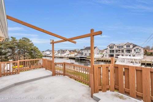 1019 Bowsprit Pt, Lacey Township NJ  08734-2706 exterior