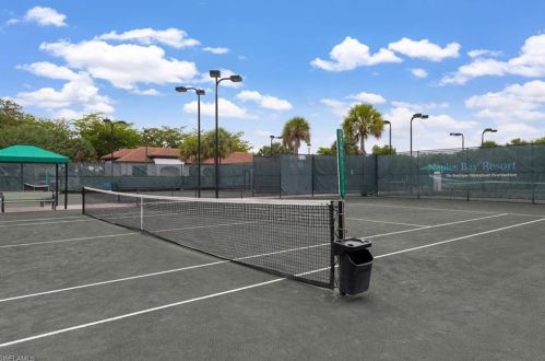 985 Sandpiper St, Naples FL  34102-0610 exterior