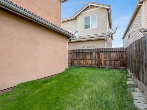 4478 Artemisa Dr, Fresno CA  93722-6450 exterior