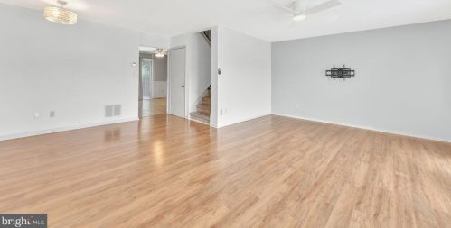 176 Canterbury Ct, East Windsor NJ  08520-5536 exterior