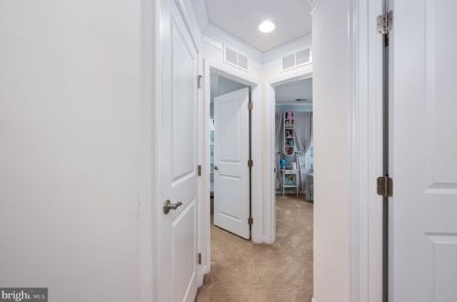 7009 Darbey Knoll Dr, Gainesville VA  20155-3634 exterior