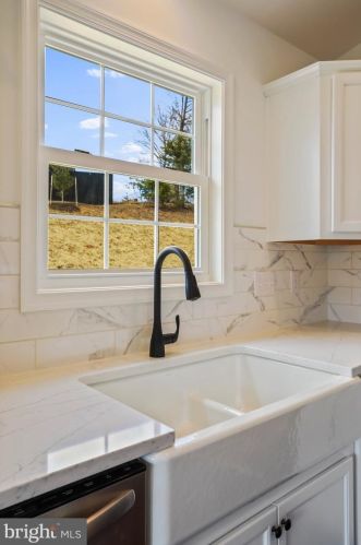 1198 Happy Ridge Dr, Front Royal VA  22630-5302 exterior