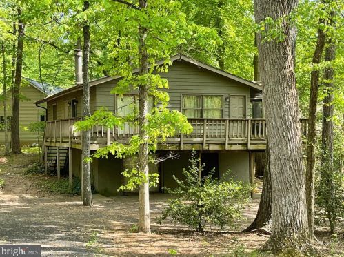 203 Happy Creek Rd, Locust Grove, VA 22508-5429