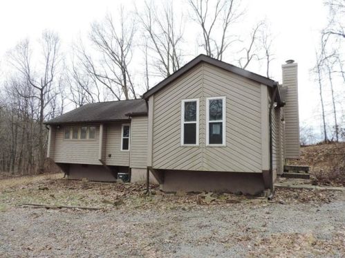 146 Blue Jay Dr, Evans City, PA 16033-4302