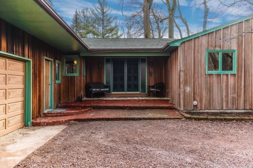 91 Cedar Rd, San Remo, NY 11754-3403