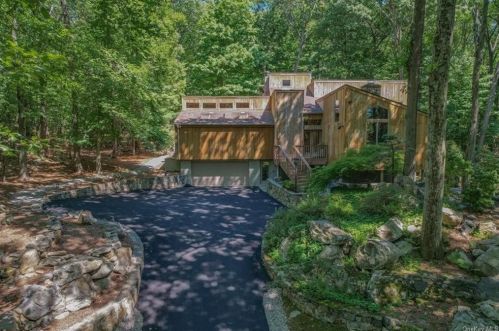 46 Valley Ln, Chappaqua, NY 10514-2003