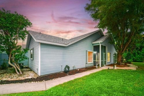 1335 Monarch Cir, Naples, FL 34116-6614