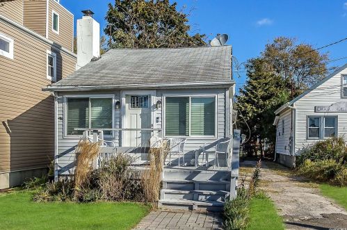 5 Cooke St, East Rockaway, NY 11518-2605