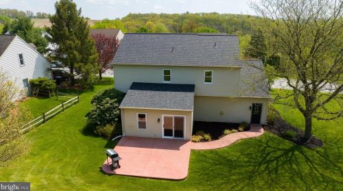 613 Kenyon Dr, Red Lion, PA 17356-9465