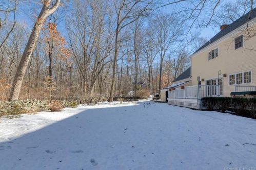 11 Blueberry Hill Reserve, Deep River CT  06419-2330 exterior