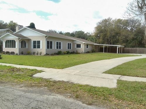124 Stetson Park Dr, Deland, FL 32720-3943