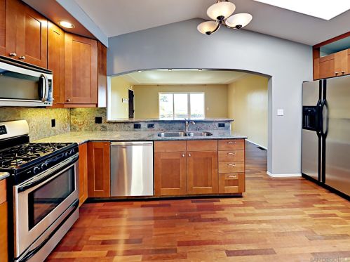 1660 Linwood St, San Diego CA 92110-2830 exterior