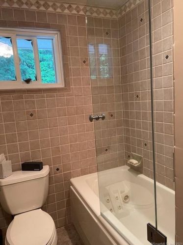 131 Pollys Ln, Uncasville CT  06382-1436 exterior