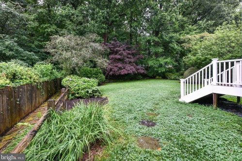 3027 Crane Dr, Falls Church VA  22042-3004 exterior