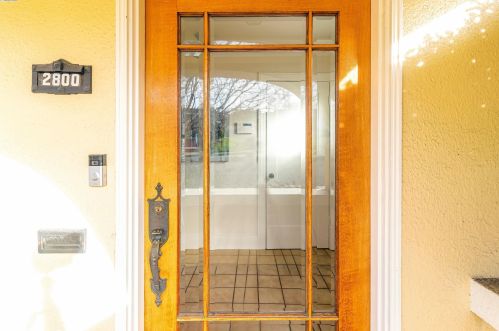 2800 Kingsland Ave, Oakland CA  94619-3325 exterior