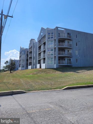 5217 Le Parc Dr, Wilmington, DE 19809-2767