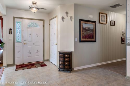 28 Winding River Rd, Lakewood NJ  08701-5733 exterior