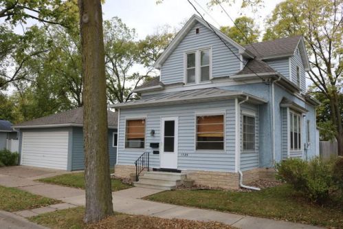 1325 Park St, La Crosse, WI 54601-5640