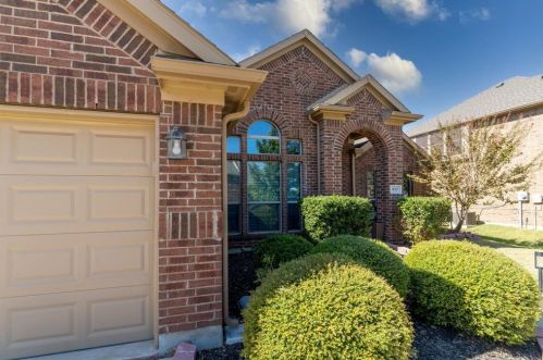 932 Monticello Dr, Burleson TX  76028-8208 exterior