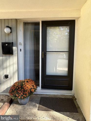 2225 Southgate Sq, Herndon, VA 20191-1231
