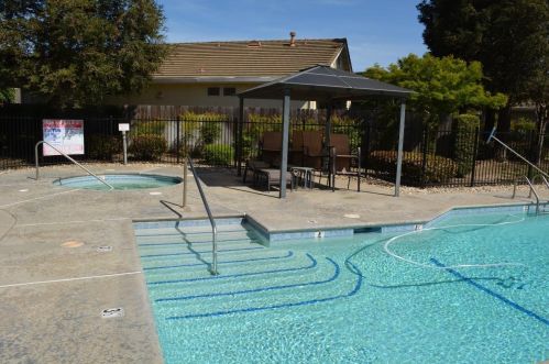 3387 Four Seasons Dr, Turlock CA  95382-9713 exterior